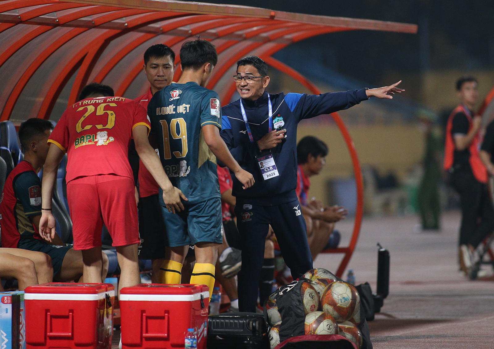 Sao trẻ U23 Việt Nam tỏa sáng , HLV Philippe Troussier mừng thầm - Bóng Đá