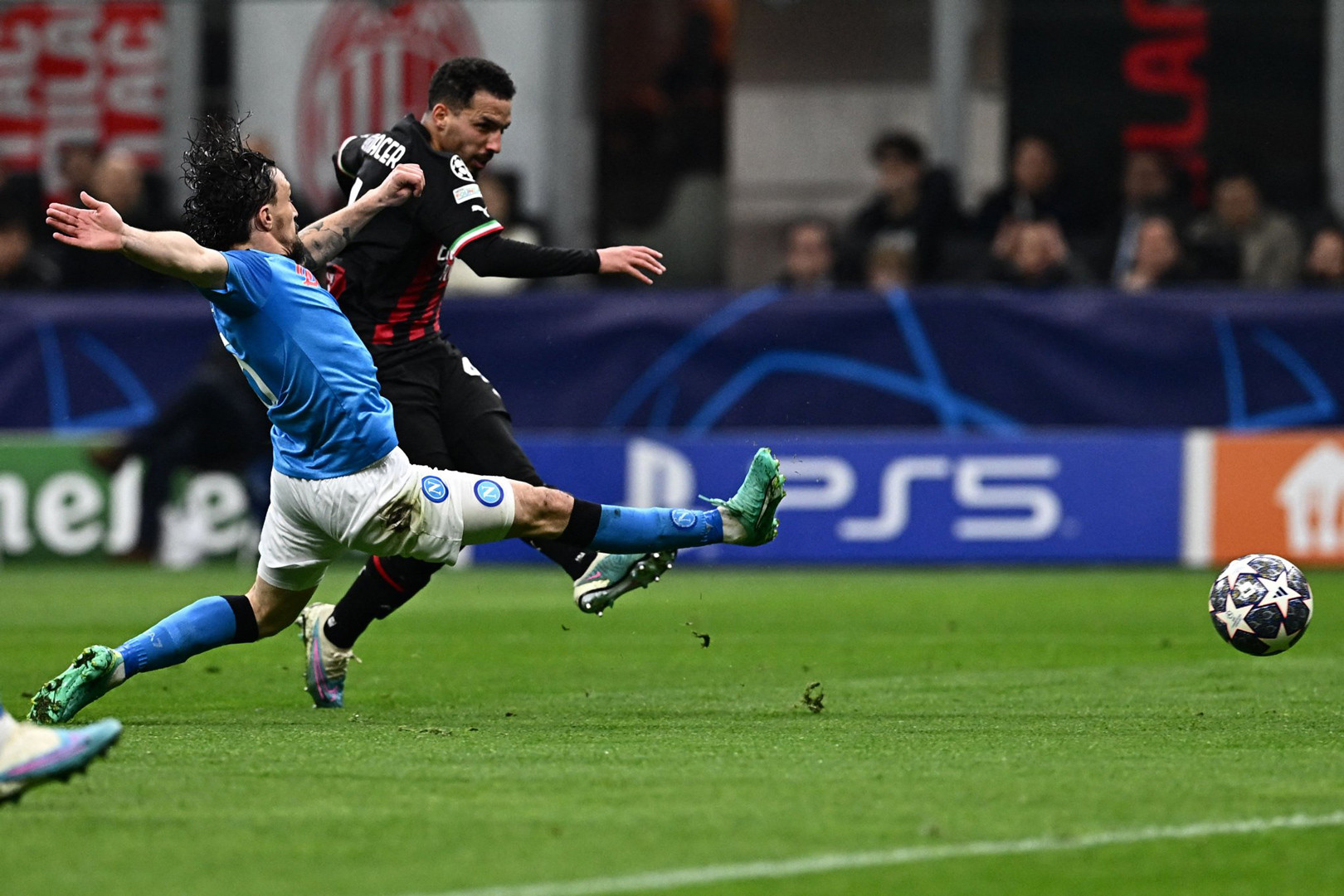 HLV Pioli tiếc vì Milan không thắng đậm Napoli - Bóng Đá
