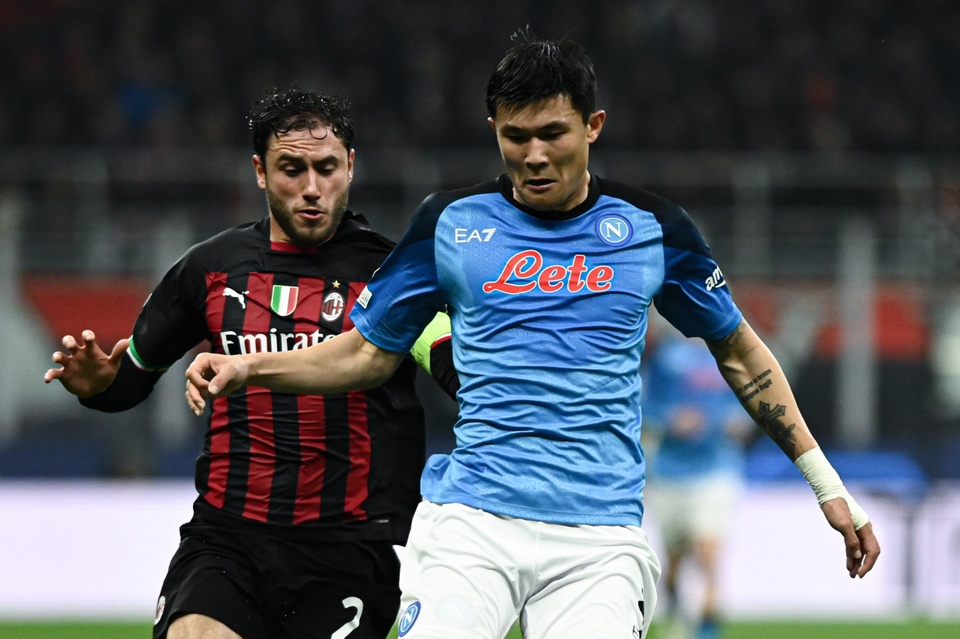 Napoli trả giá đắt sau trận thua Milan - Bóng Đá