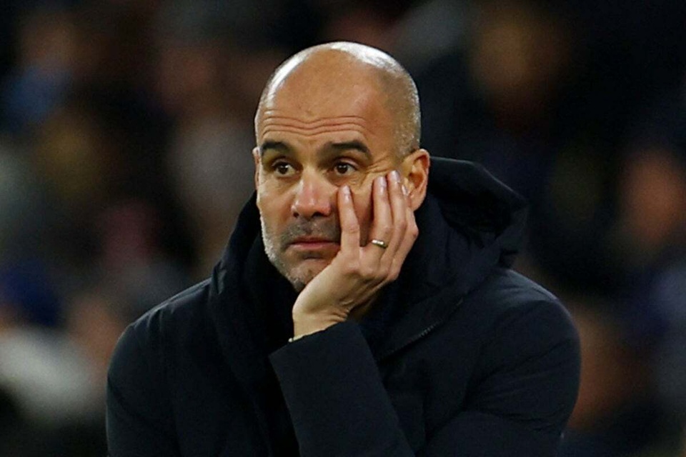 Pep Guardiola không muốn các học trò tự mãn trước cơ hội làm nên lịch sử. Ảnh: Reuters.