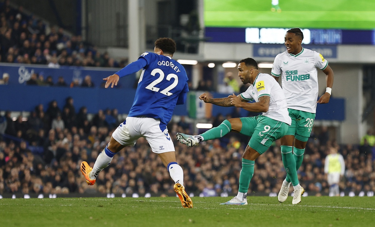 Newcastle tiếp tục có chiến thắng ấn tượng 4-1 trên sân Everton, đội đang đua trụ hạng. Ảnh: Reuters.