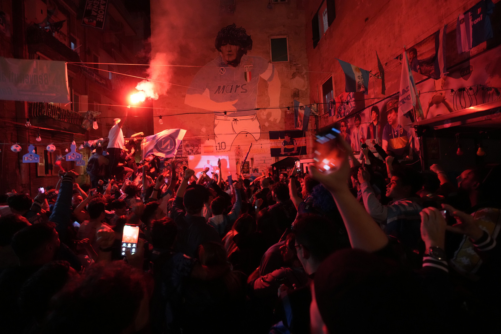 Napoli giành Scudetto: Tinh thần Maradona bất tử - Bóng Đá