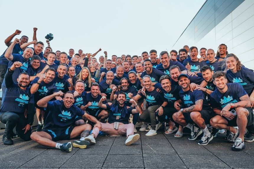 Cầu thủ Man City ăn mừng khi biết tin vô địch Ngoại hạng Anh mùa này. Ảnh: Man City.