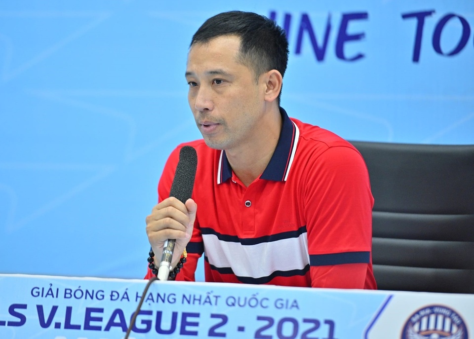 HLV Vũ Như Thành từ chức sau 5 vòng đấu - Bóng Đá