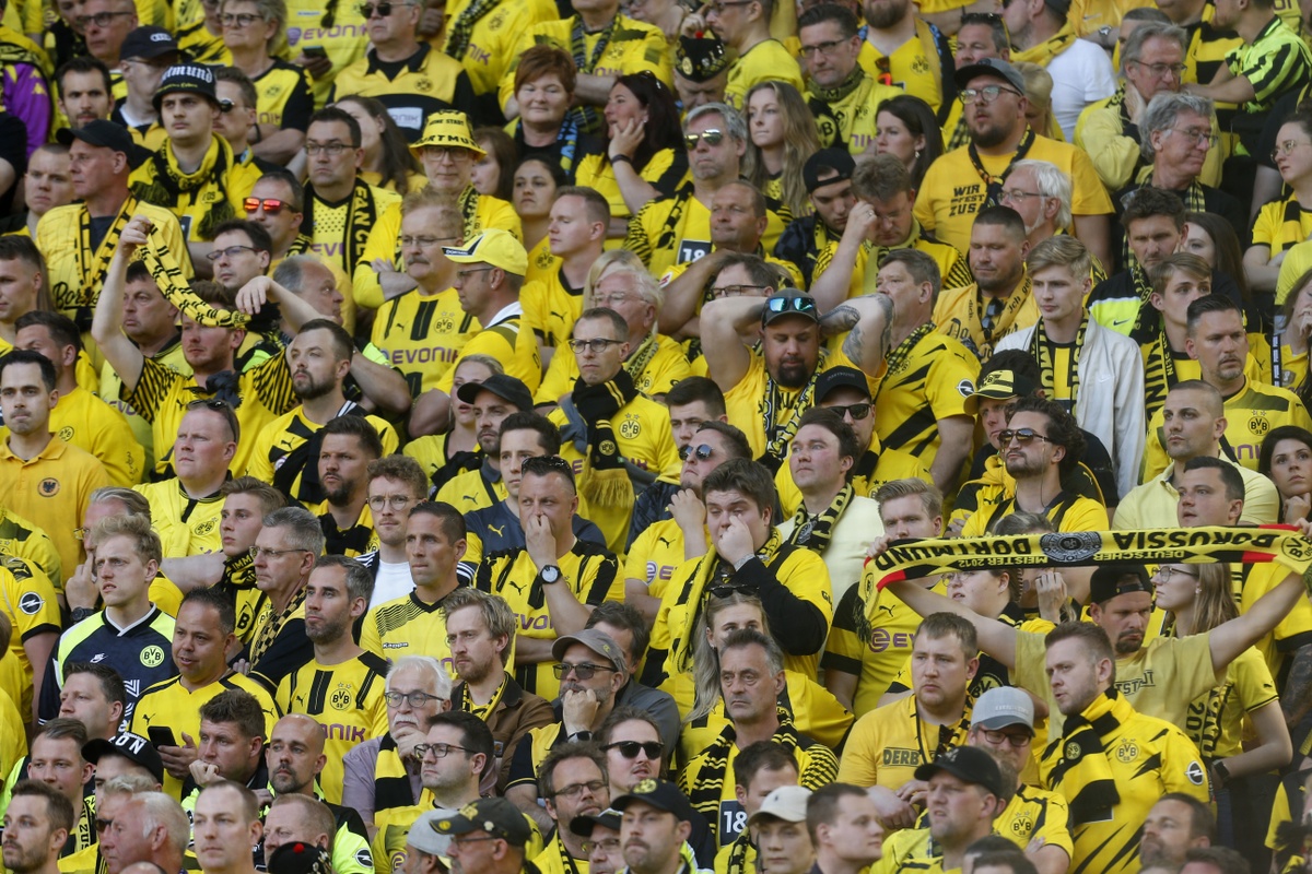 HLV Dortmund bật khóc khi mất ngôi vương vào tay Bayern - Bóng Đá