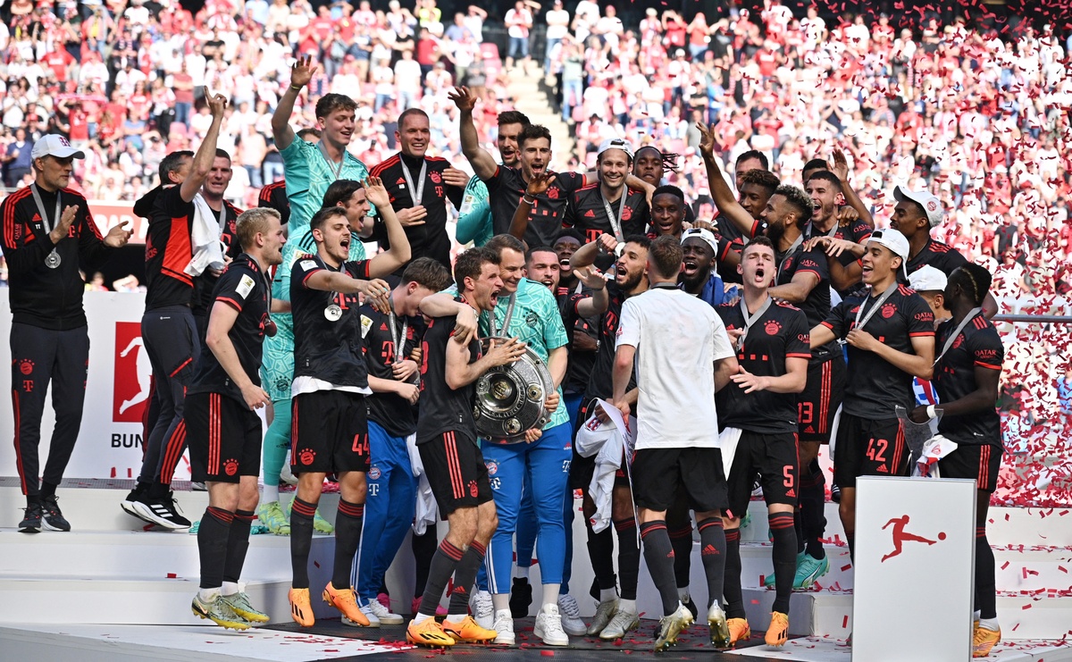 Vô địch 11 mùa liên tiếp, Bayern đi vào lịch sử - Bóng Đá