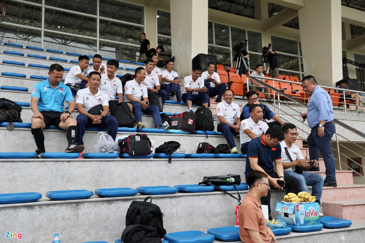 Trọng tài Việt Nam lần đầu vận hành VAR trên sân - Bóng Đá