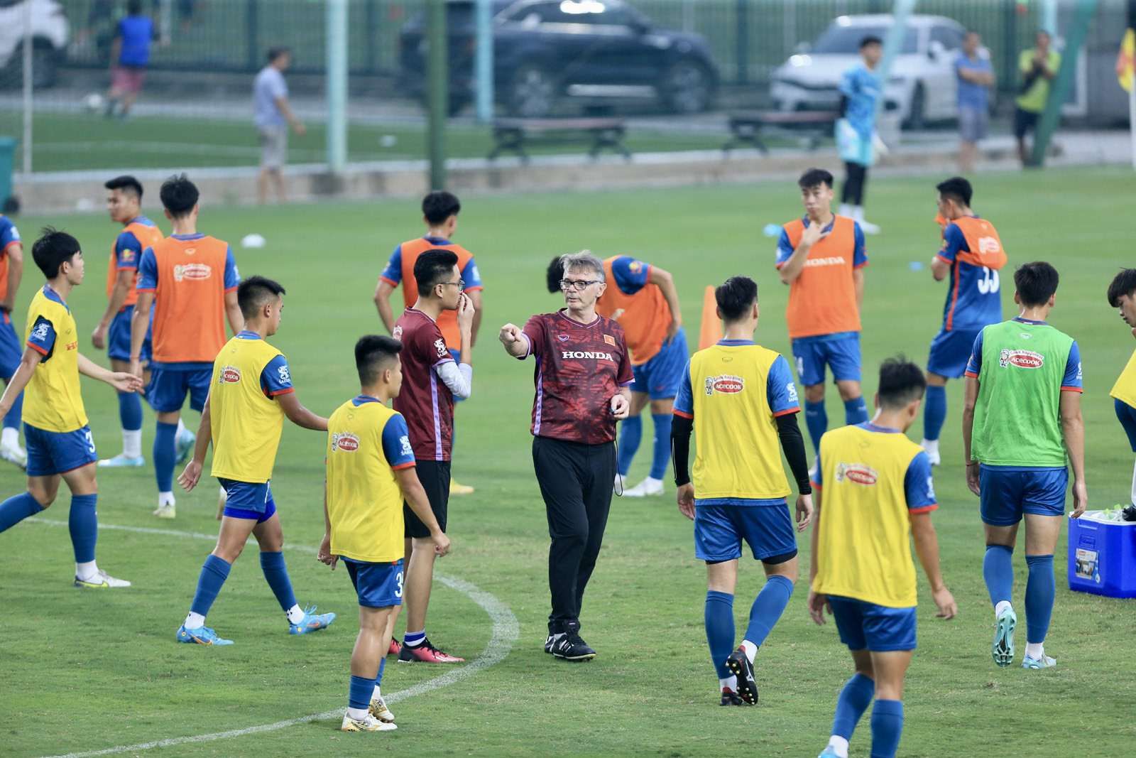 HLV Troussier tạo ranh giới dễ phá vỡ giữa U23 và tuyển Việt Nam - Bóng Đá