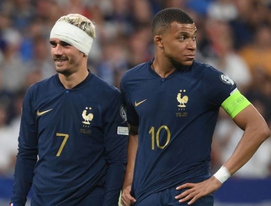 Griezmann đổ máu trong trận thắng của tuyển Pháp - Bóng Đá