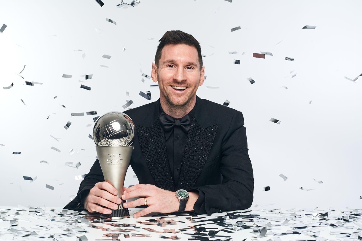 Giành FIFA The Best: Ngày 28/2/2023, Messi được FIFA vinh danh với giải thưởng FIFA The Best (Cầu thủ nam hay nhất năm). Chức vô địch World Cup 2022 giúp Messi vượt qua hai đối thủ nặng ký Kylian Mbappe và Karim Benzema để có lần thứ hai nhận giải thưởng cá nhân cao quý này.