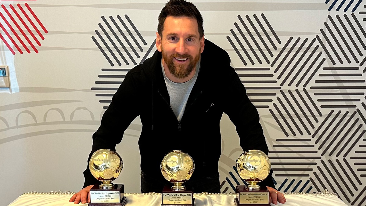 Xác nhận đến Inter Miami: Rạng sáng 8/6/2023, Lionel Messi lên tiếng xác nhận Inter Miami ở MLS (Giải Nhà nghề Mỹ) sẽ là bến đỗ tiếp theo. "Tôi sẽ sang Inter Miami. Vẫn còn các thủ tục cần hoàn tất. Nhưng quyết định đã được đưa ra. Tôi sẽ tiếp tục sự nghiệp của mình tại đây", Leo xác nhận với Sport và Mundo Deportivo hôm 7/6. Trước khi chuyển sang MLS chơi bóng, siêu sao 36 tuổi có 672 bàn, 303 kiến tạo sau 778 trận cho Barcelona. “La Pulga” cũng ghi 32 bàn và kiến tạo 35 lần trong màu áo PSG.