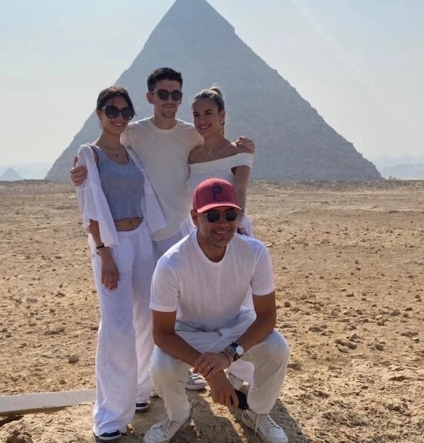 Pep Guardiola xả hơi cực chất, đi khám phá Ai Cập cùng vợ con - Bóng Đá