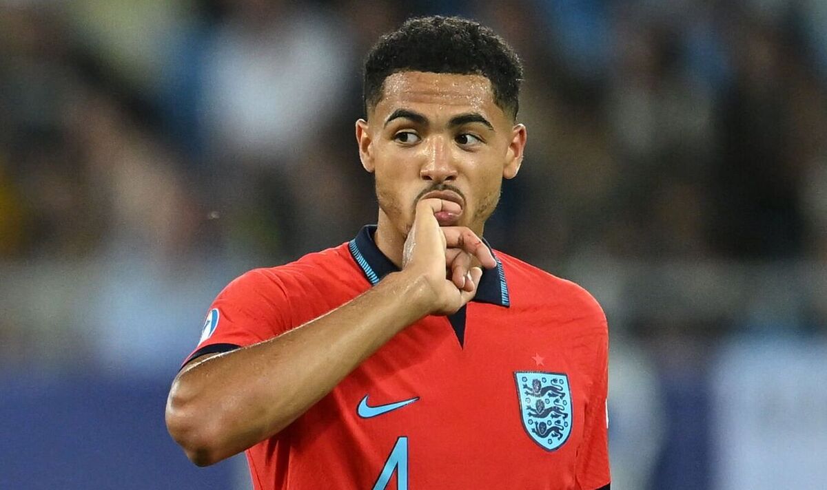 Levi Colwill được Liverpool theo đuổi.