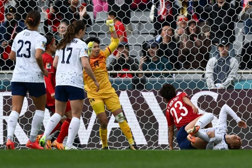 Kim Thanh hóa người hùng cản phá penalty của tuyển Mỹ - Bóng Đá