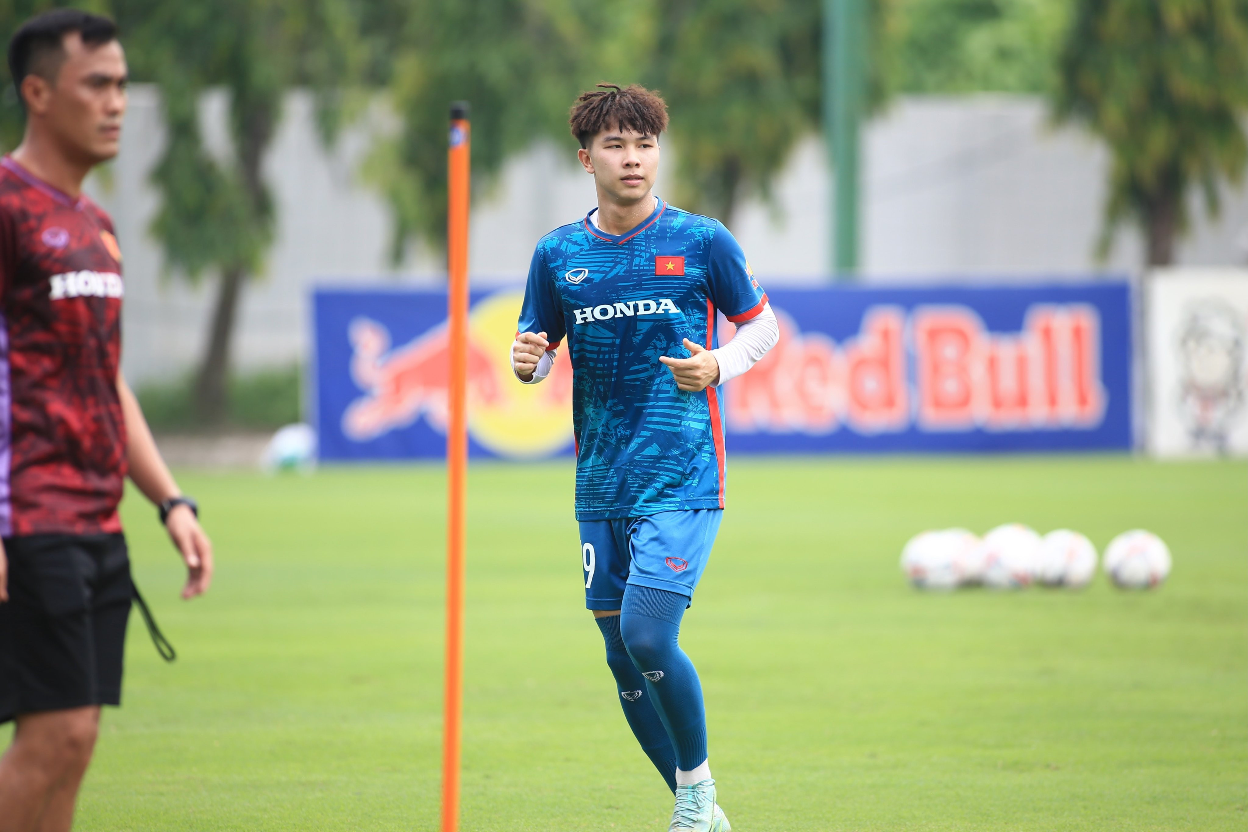 U23 Việt Nam tập buổi đầu tiên: Cầu thủ chơi ở Hàn Quốc về ra mắt - Bóng Đá