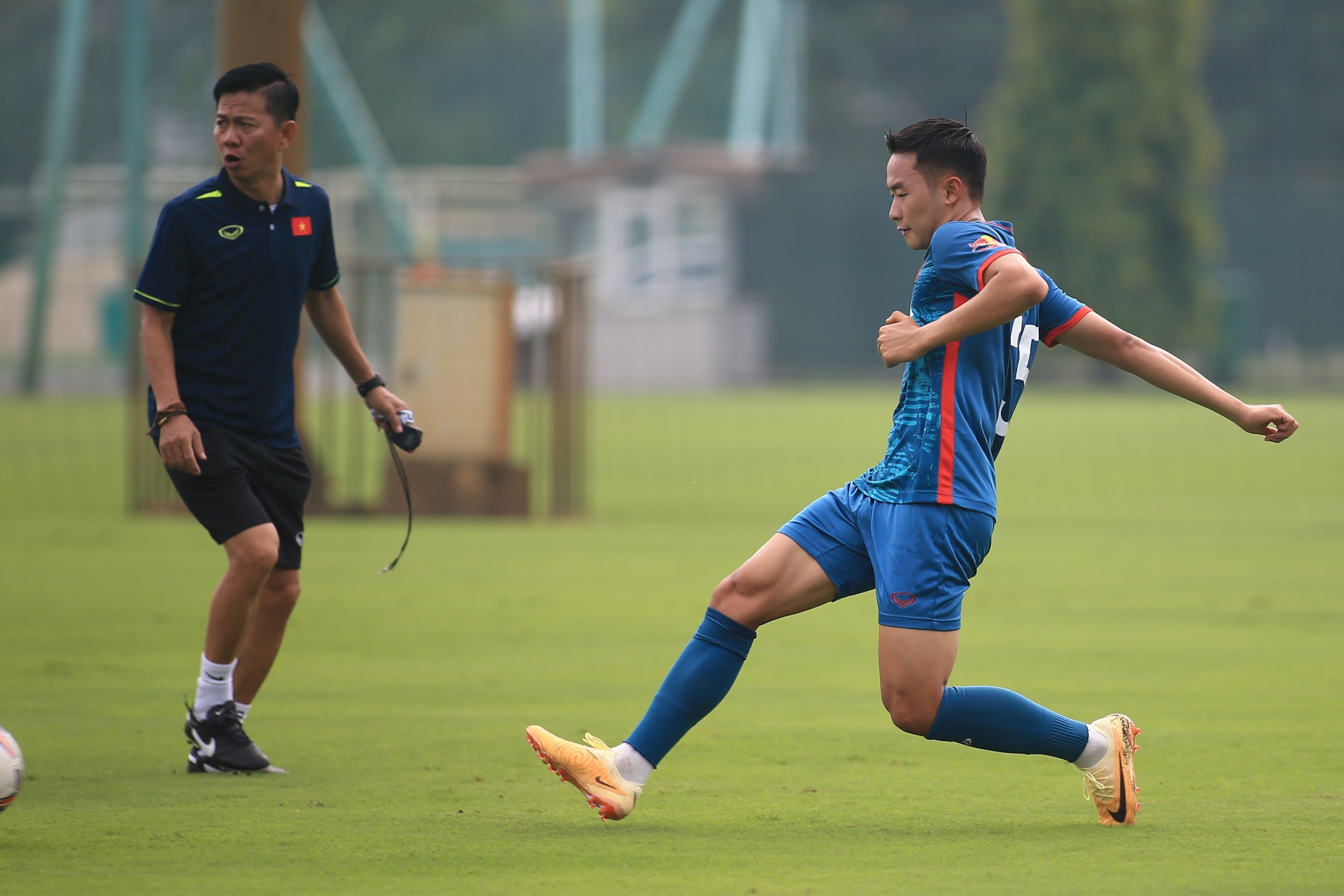 U23 Việt Nam tập buổi đầu tiên: Cầu thủ chơi ở Hàn Quốc về ra mắt - Bóng Đá