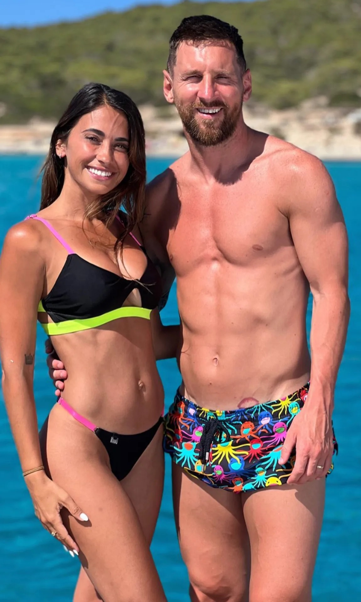 Vợ Messi thu hút mọi ánh nhìn khi diện bikini - Bóng Đá