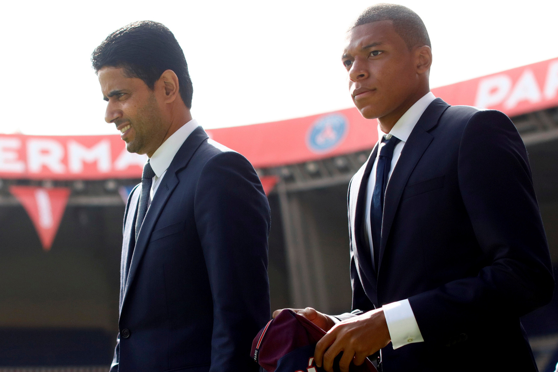 PSG căng thẳng: Khi công lý đứng về Mbappe - Bóng Đá