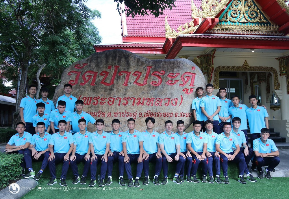 U23 Việt Nam đi chùa cầu may trước giải Đông Nam Á - Bóng Đá