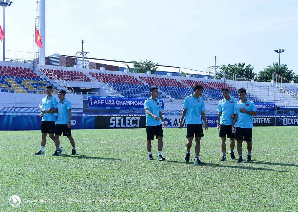 U23 Việt Nam làm quen sân Rayong, sẵn sàng lấy 3 điểm trước U23 Lào - Bóng Đá