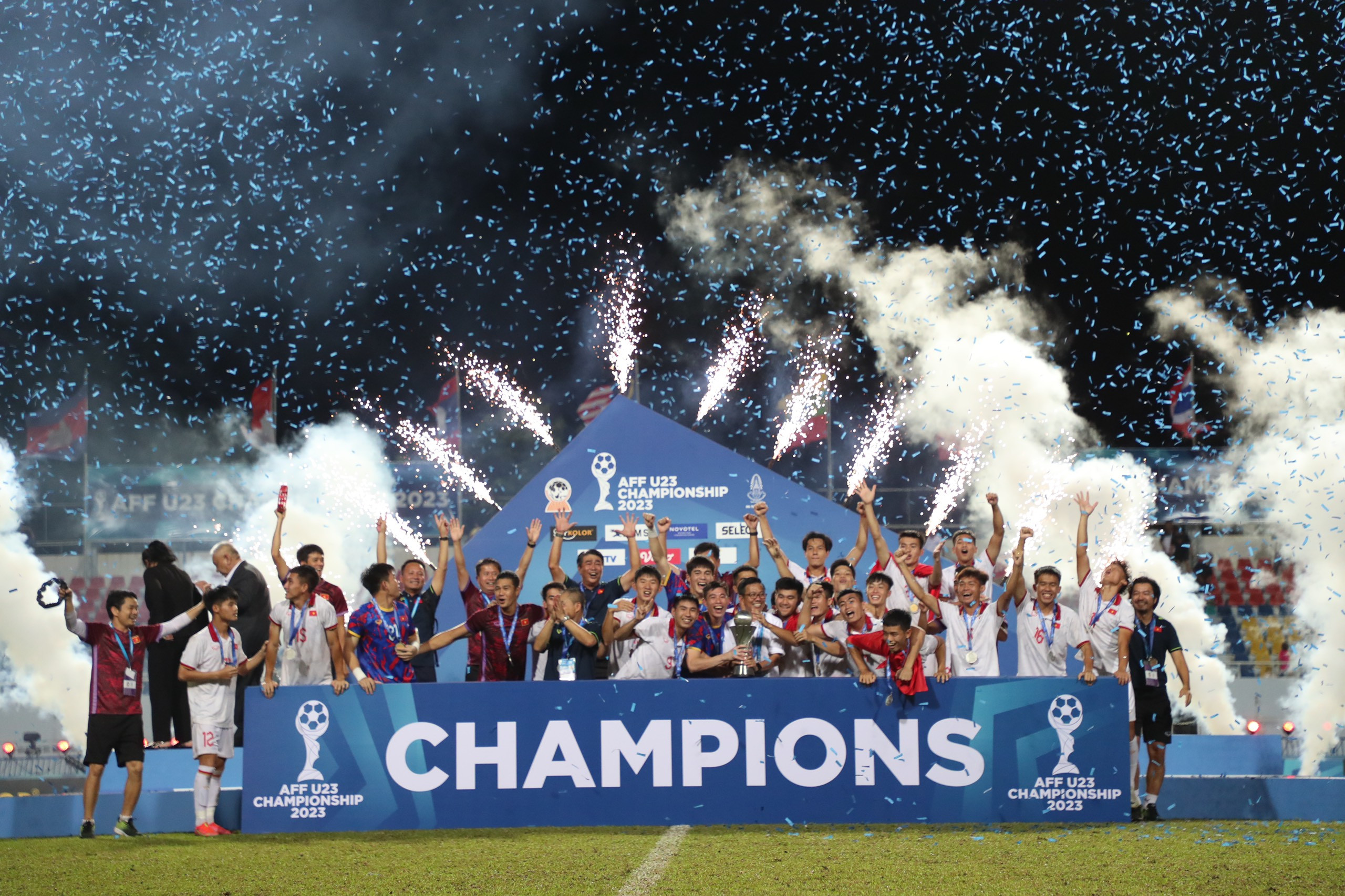 HLV Hoàng Anh Tuấn tiết lộ chiêu đánh bại Indonesia ở loạt luân lưu - Bóng Đá
