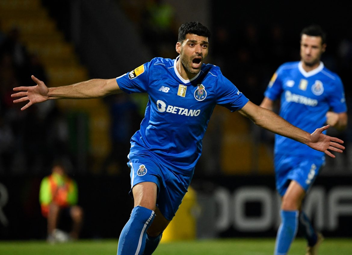 AC Milan đã gửi đề nghị chiêu mộ Mehdi Taremi.