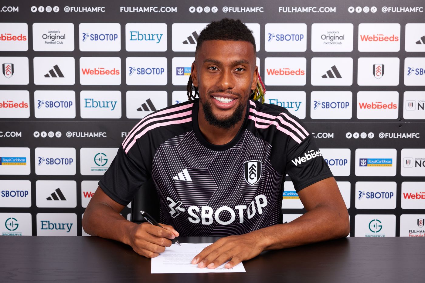 OFFICIAL!  Former Arsenal player joins Fulham - Football
