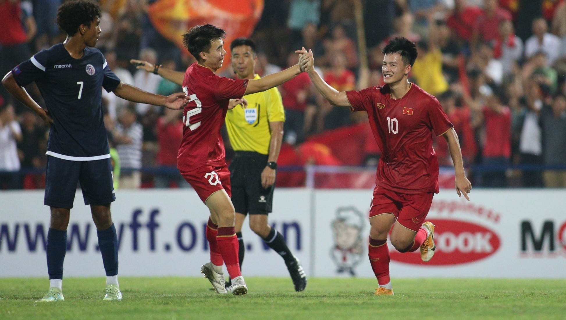 U23 Việt Nam thắng đậm trận ra quân vòng loại U23 châu Á: Đầu xuôi, đuôi lấn cấn - Bóng Đá