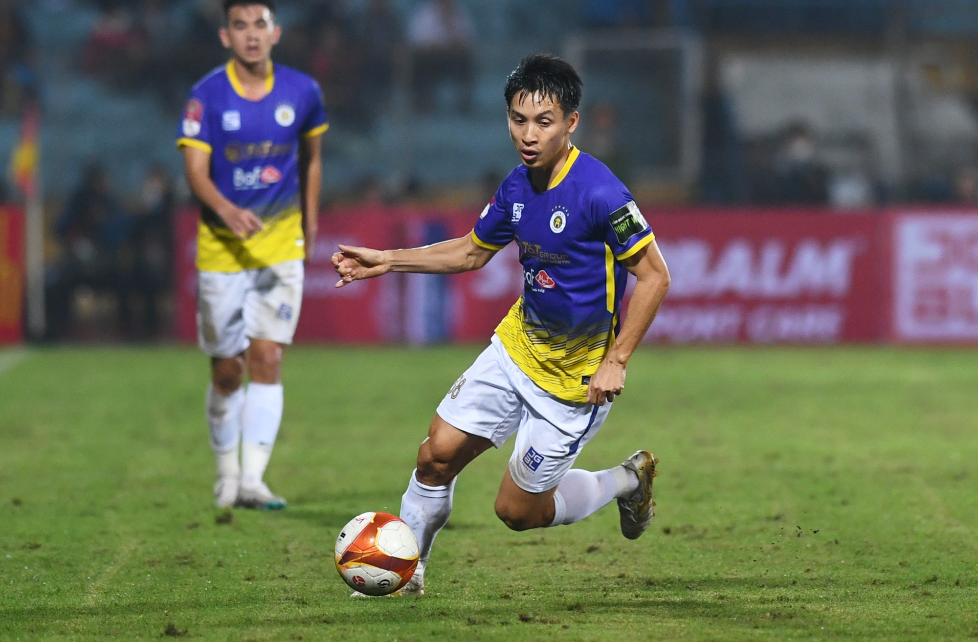 Hùng Dũng đang tích cực tập luyện để chuẩn bị cho trận đấu tới của Hà Nội FC. Ảnh: Báo Tổ Quốc.