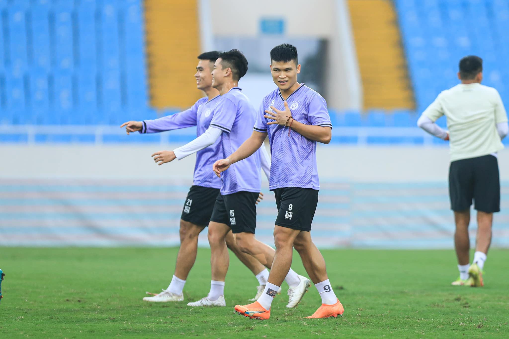 Hoàng Đức sa sút, HLV Hà Nội FC nói thẳng về cuộc đua QBV - Bóng Đá