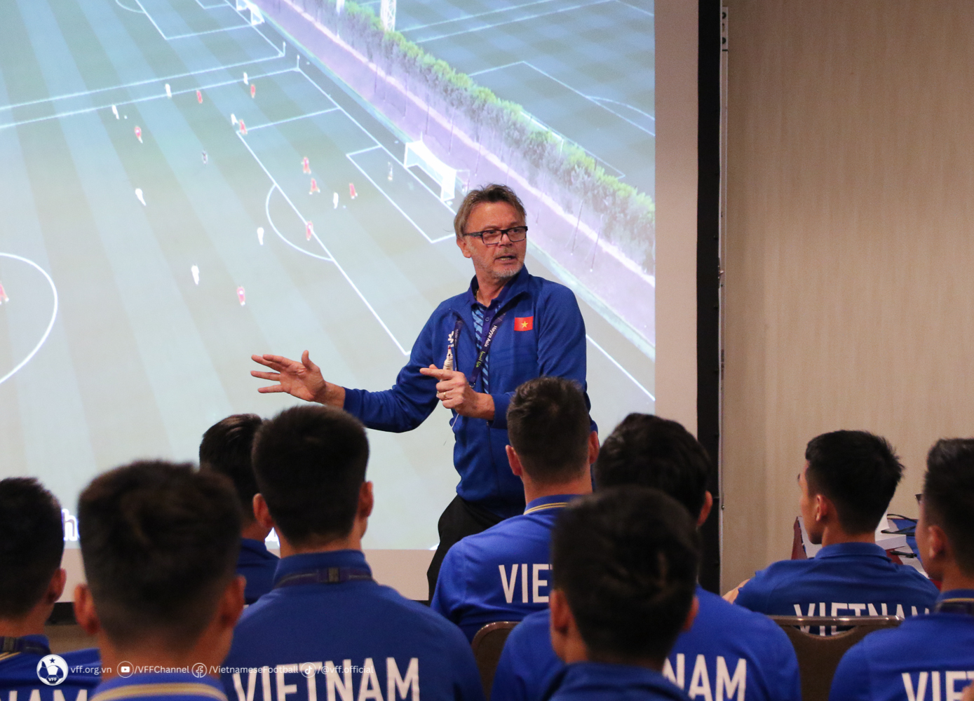 HLV Troussier loại 4 cầu thủ, tuyển Việt Nam chốt danh sách dự Asian Cup - Bóng Đá