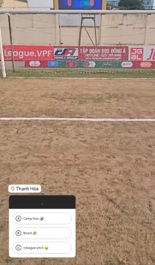 Nguyễn Filip so sánh sân vận động V-League với Nou Camp - Bóng Đá