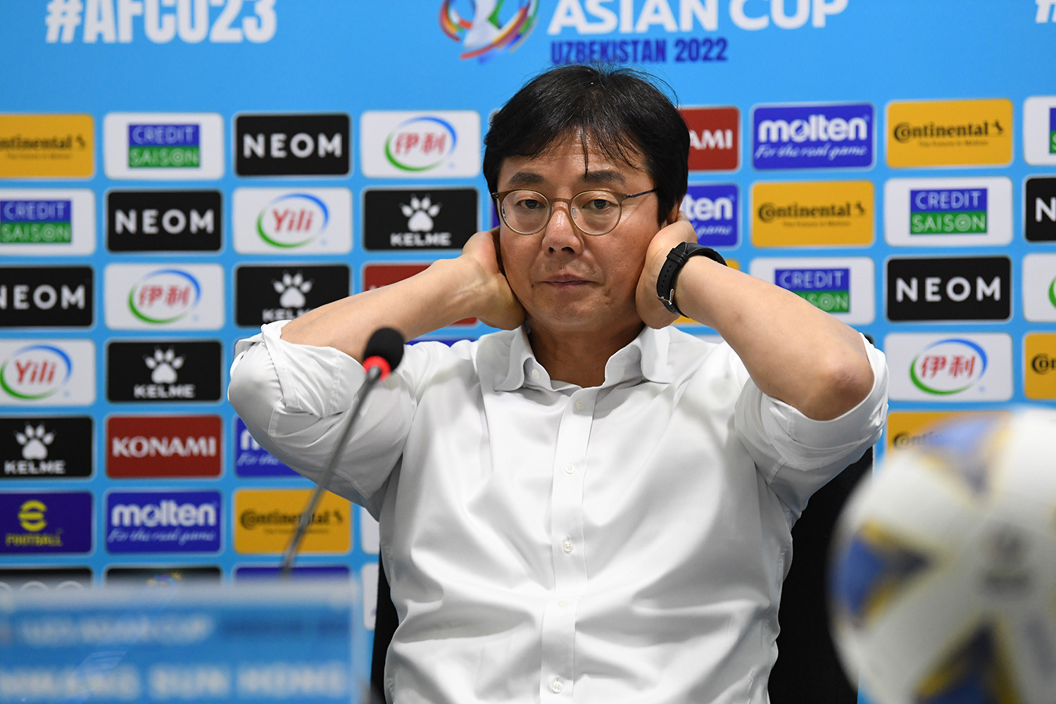 HLV Hàn Quốc phá vỡ im lặng về kình địch của U23 Việt Nam - Bóng Đá