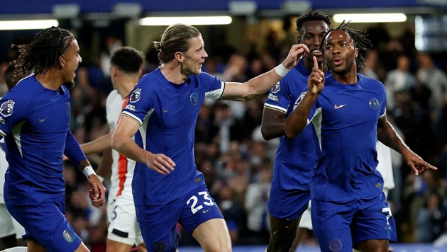 Raheem Sterling đang dẫn dắt hàng công Chelsea.