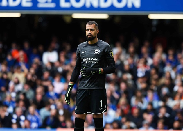 Robert Sanchez chỉ khiến người hâm mộ Chelsea thêm nhớ Kepa