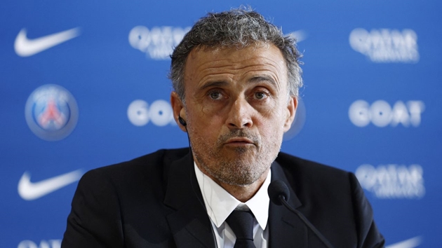 Luis Enrique cảm thấy thất vọng sau trận thua.