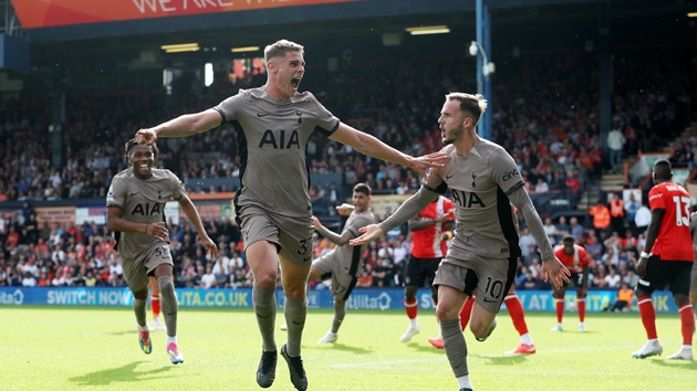 Van de Ven khiến cổ động viên Tottenham cảm thấy bất ngờ.