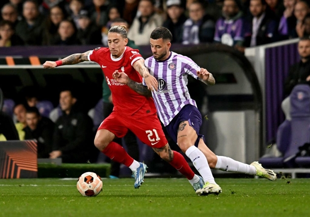 Tsimikas gây thất vọng trước Toulouse.