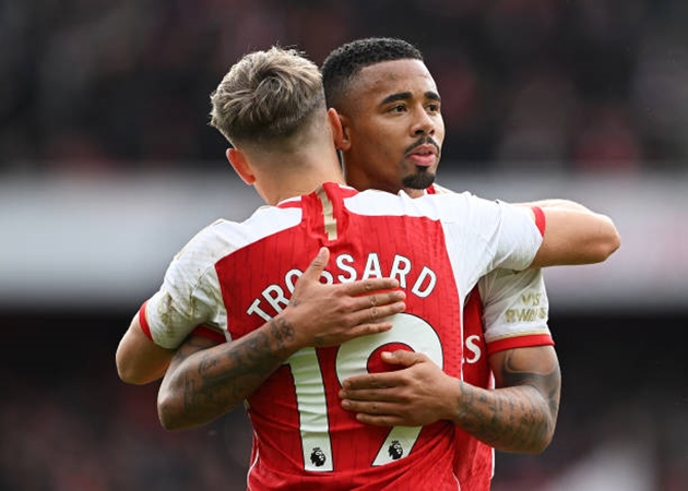 Cựu sao Arsenal hết lời tán dương Gabriel Jesus - Bóng Đá