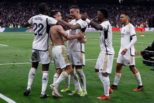 Real Madrid thắng không thở được, Xavi giễu trọng tài - Bóng Đá