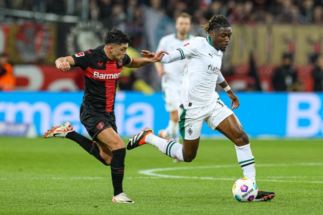 Phung phí cơ hội, Bayer Leverkusen “run rẩy” giữ ngôi đầu - Bóng Đá