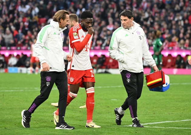 Alphonso Davies báo tin dữ cho Bayern Munich - Bóng Đá