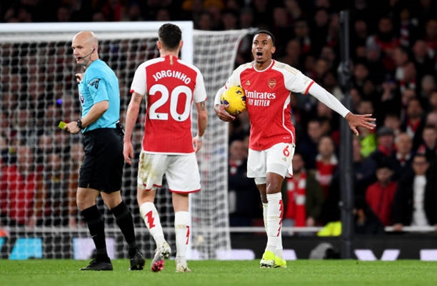 Arsenal bị trừng trị nặng trĩu sau thành công trước Liverpool - Bóng Đá