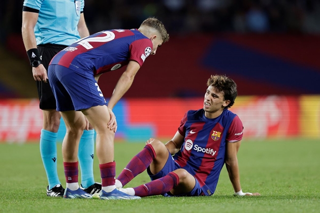 Barca mất hai ngôi sao trước cuộc đối đầu với Napoli - Bóng Đá