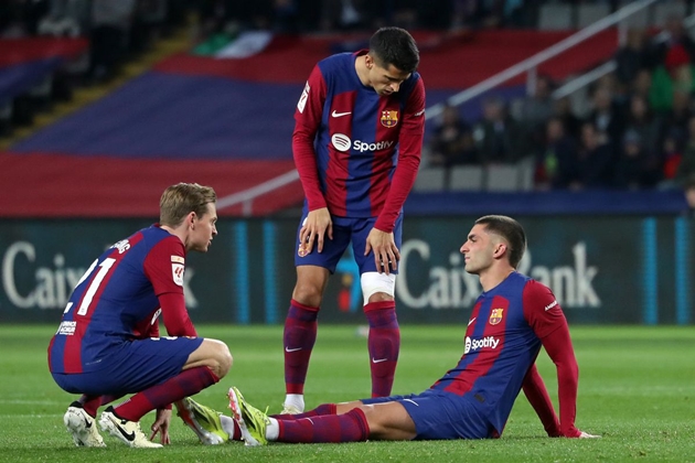 Barca mất hai ngôi sao trước cuộc đối đầu với Napoli - Bóng Đá