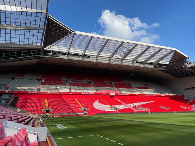 Liverpool tính kết hợp với Nike trong một phi vụ