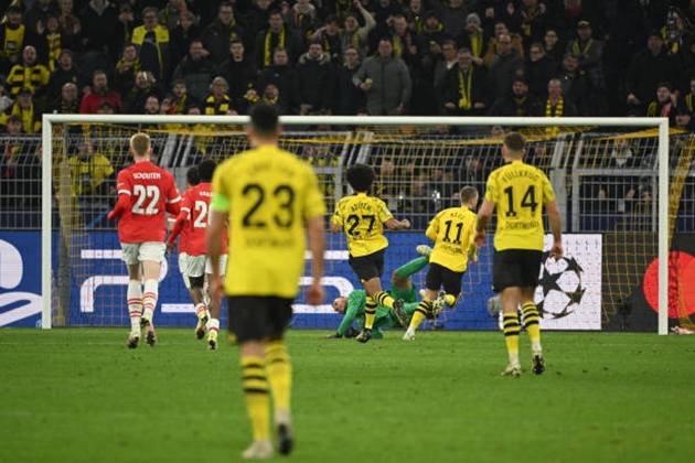 Jadon Sancho lập siêu phẩm, Borussia Dortmund nhọc nhằn giành vé vào tứ kết Champions League - Bóng Đá