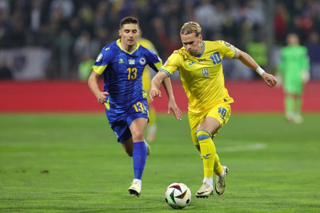 Mykhaylo Mudryk vẫn gây nhiều ấn tượng trong màu áo Ukraine.