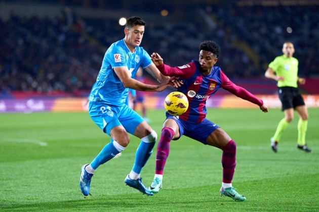Alejandro Balde gây ấn tượng trong màu áo Barcelona.