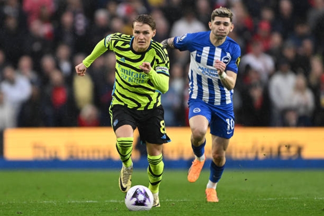 Arsenal giành chiến thắng thuyết phục trên sân The Amex.